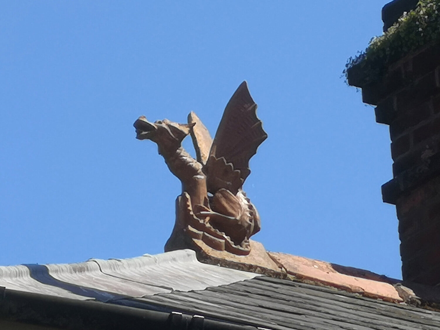 Dragon's View Apartment-roof tile
